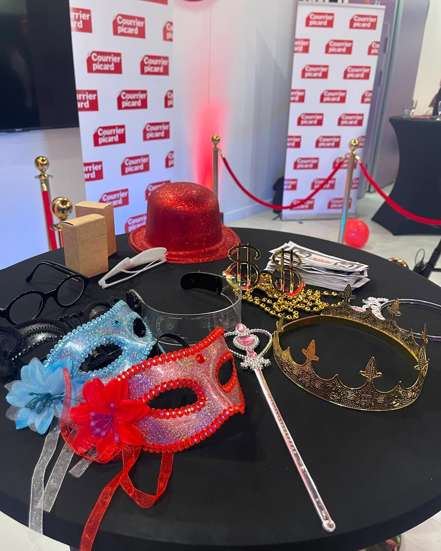 Événement corporate – accessoires photobooth Courrier Picard